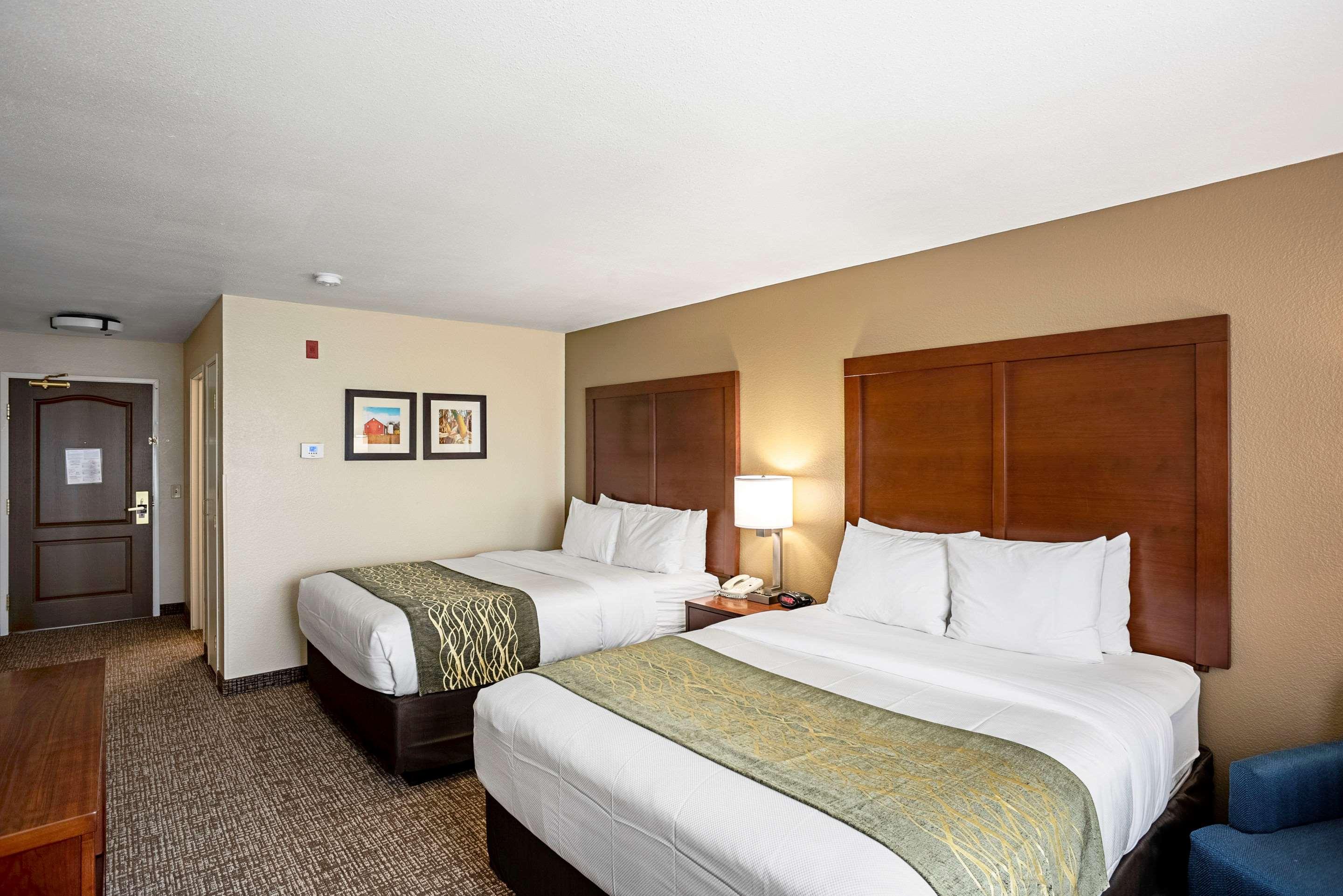 Comfort Inn & Suites Independence Bagian luar foto