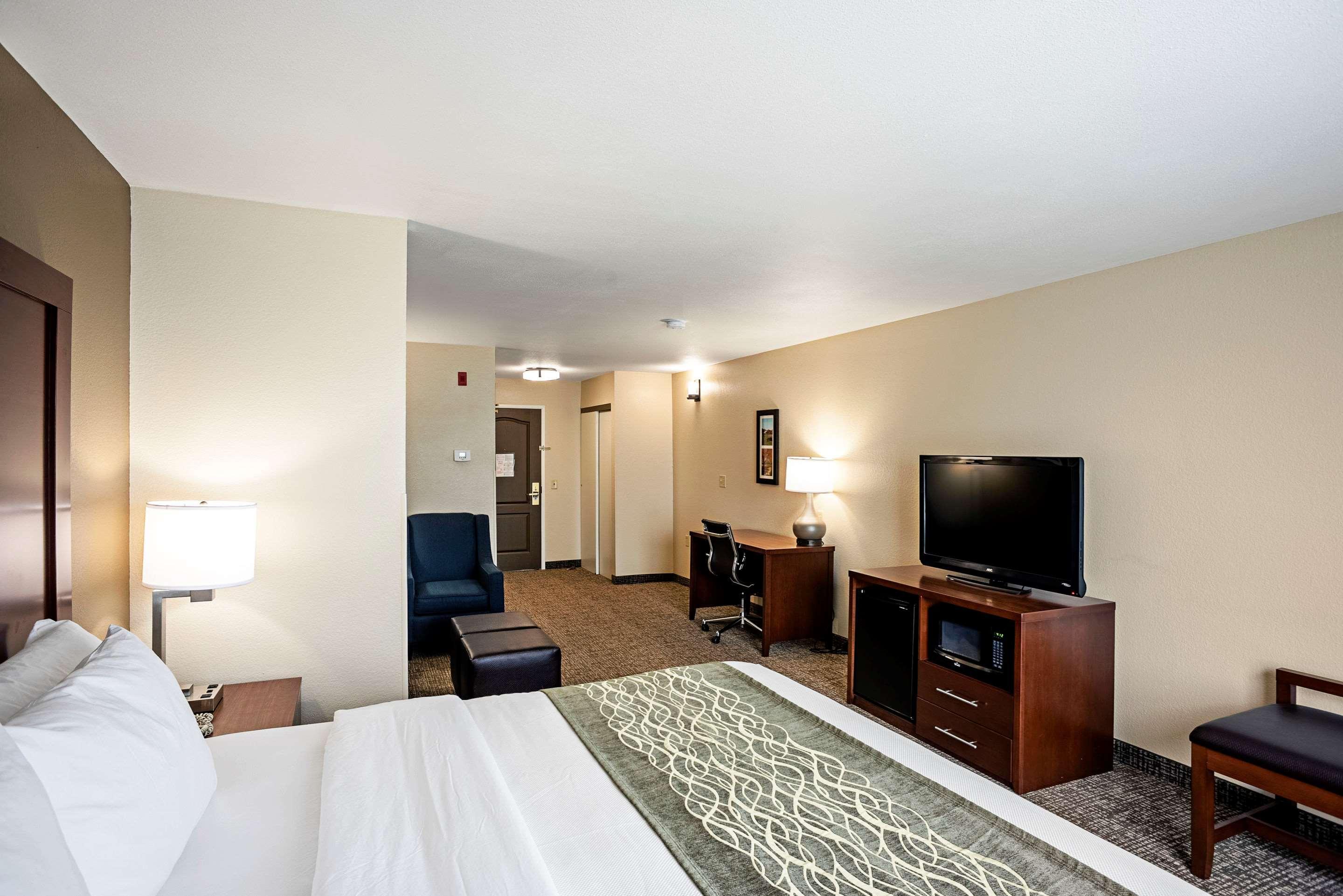 Comfort Inn & Suites Independence Bagian luar foto