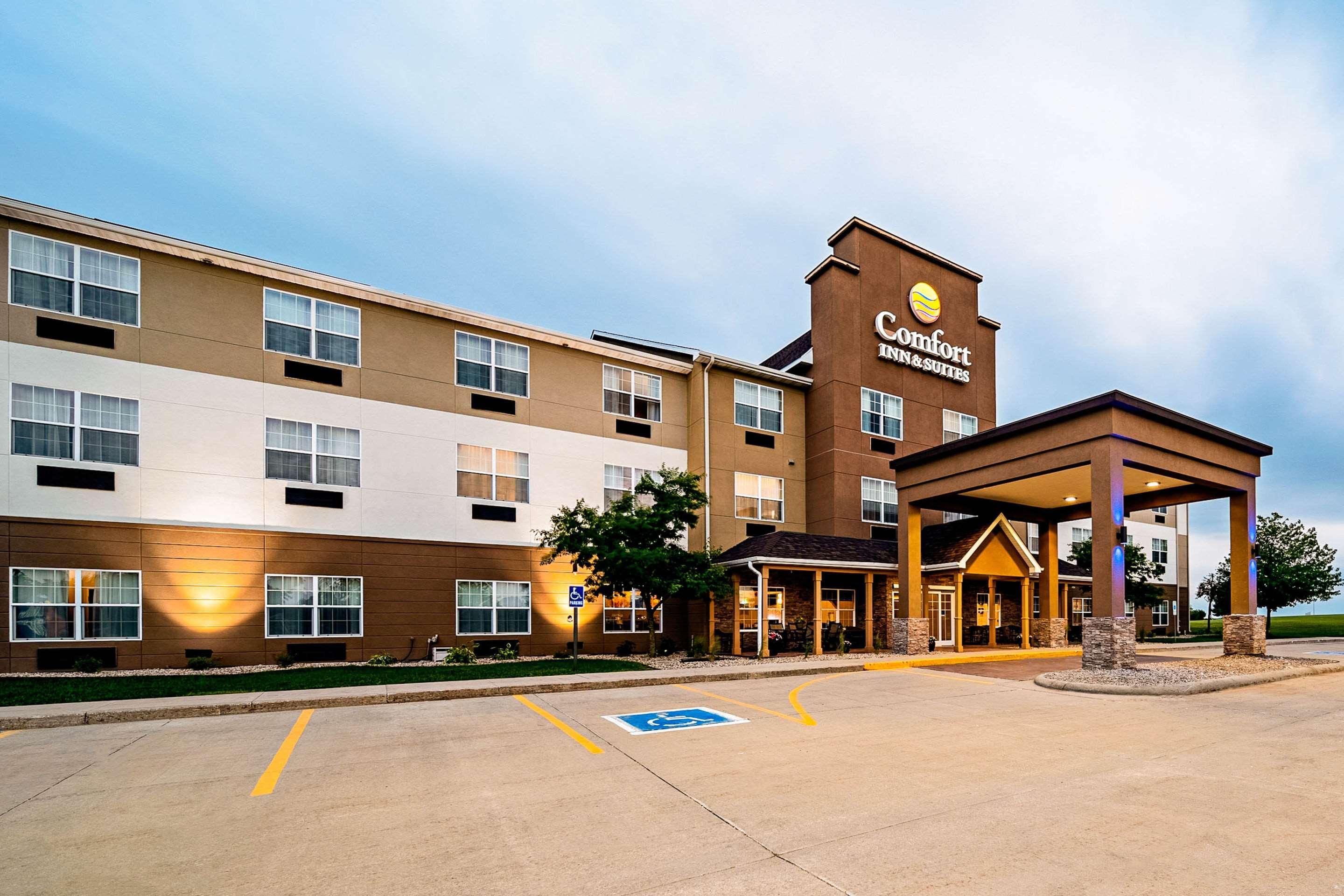 Comfort Inn & Suites Independence Bagian luar foto