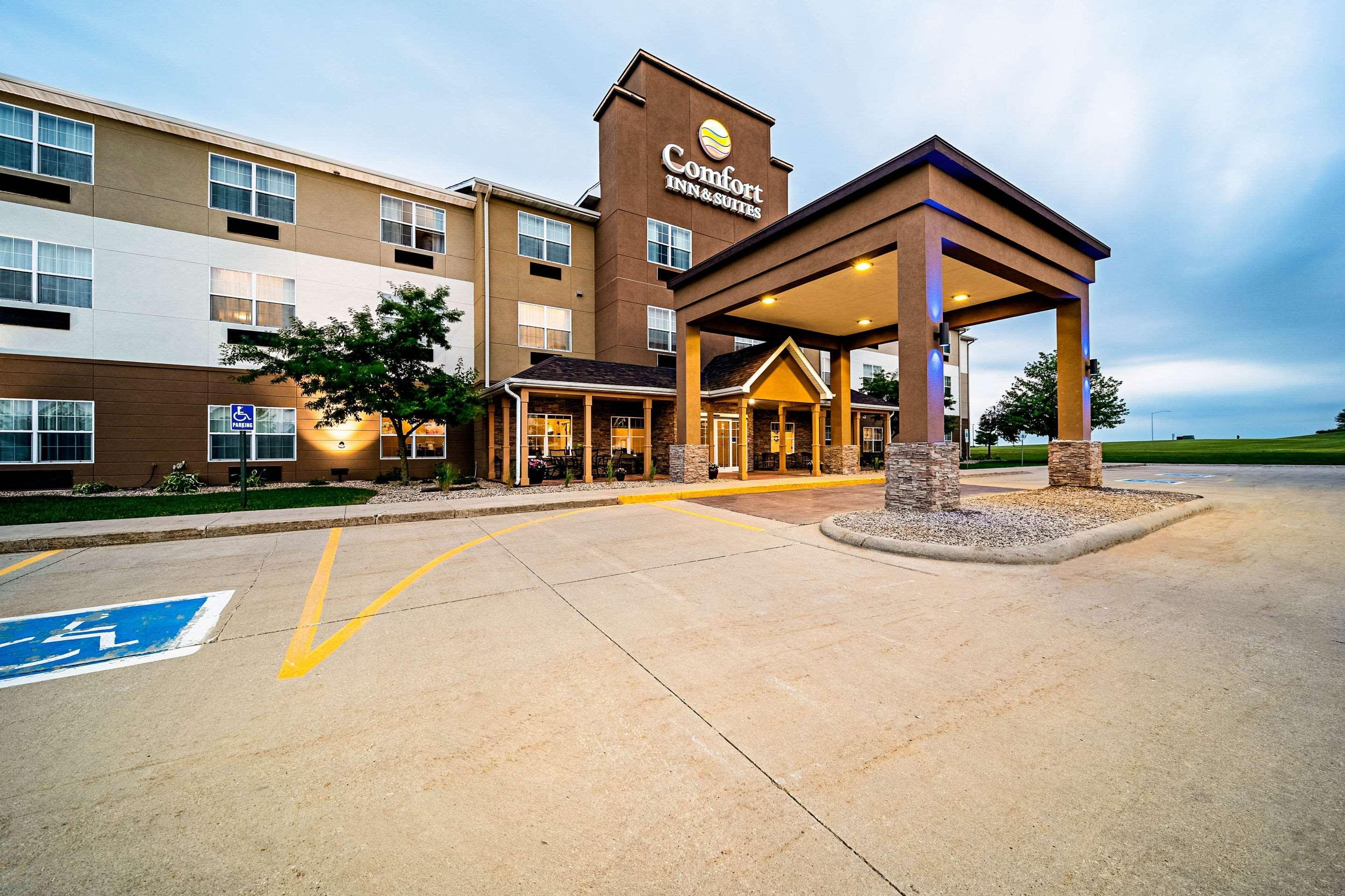 Comfort Inn & Suites Independence Bagian luar foto